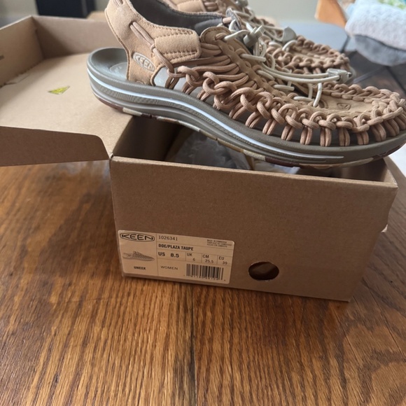 Keen "Uneek" Sandal Size 8.5/39 - Picture 7 of 7